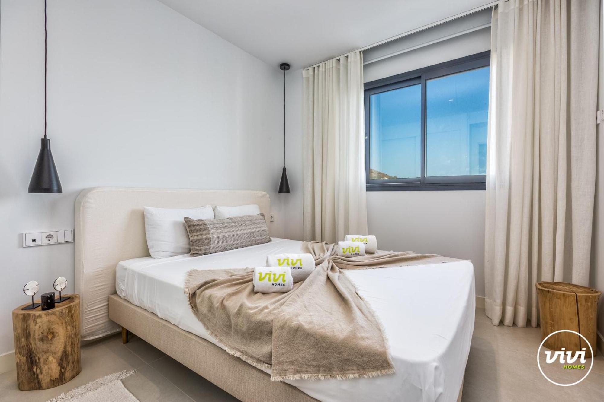 Vivi Homes - Terra Higueron Luxury, Terrace & Pool Apartment Fuengirola