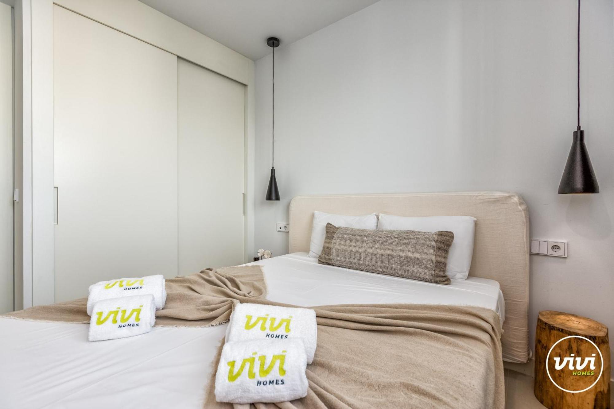 Vivi Homes - Terra Higueron Luxury, Terrace & Pool Apartment *