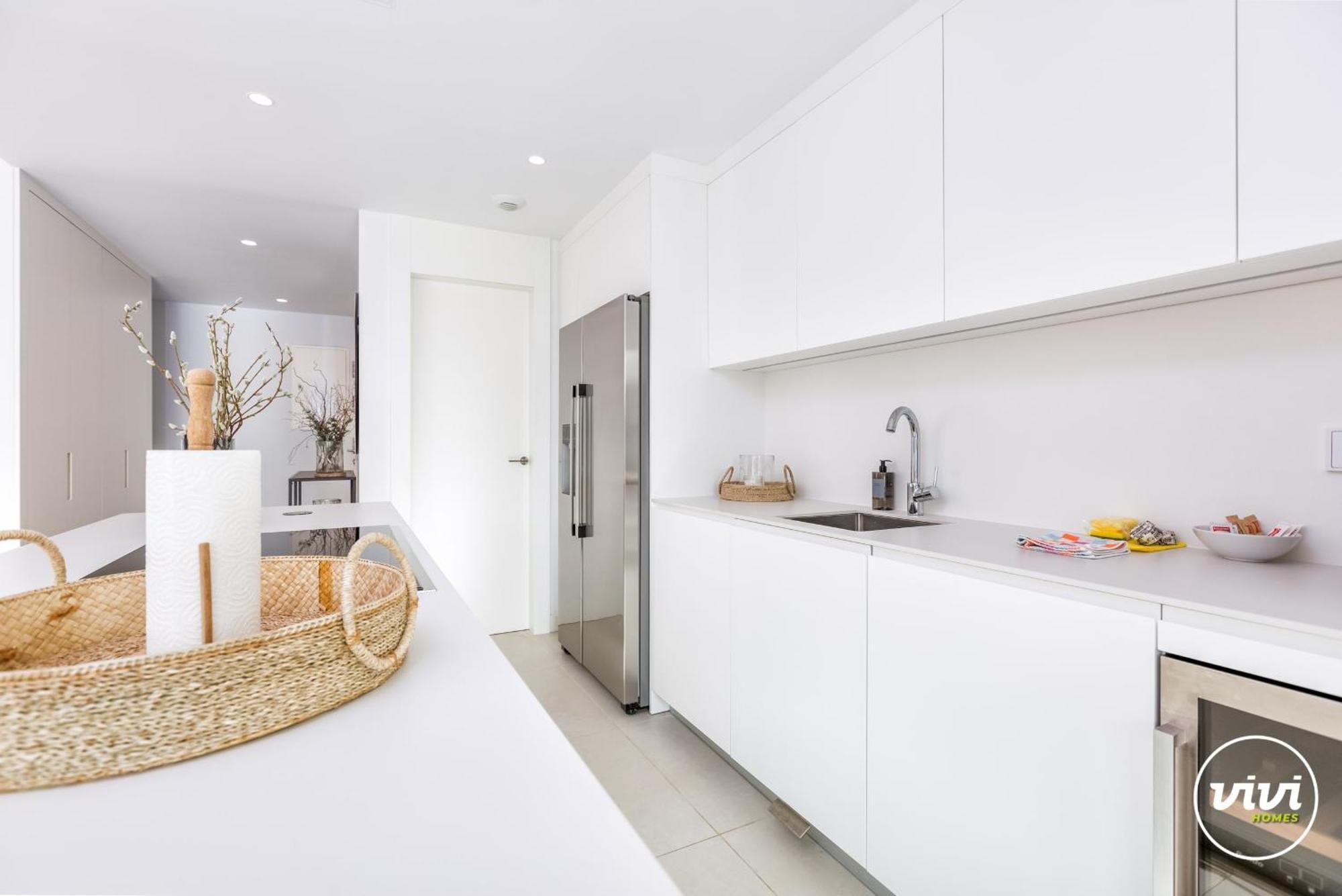 Vivi Homes - Terra Higueron Luxury, Terrace & Pool Apartment *