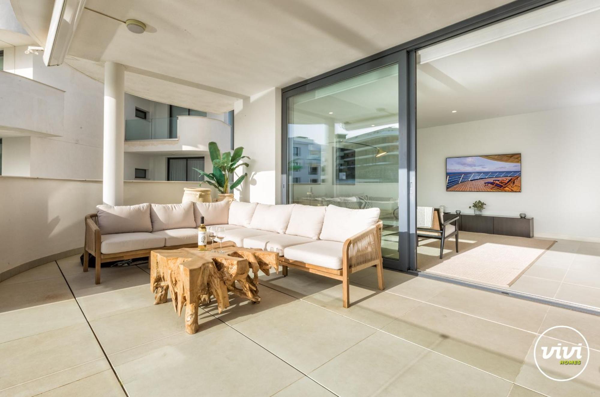 Vivi Homes - Terra Higueron Luxury, Terrace & Pool Apartment Fuengirola